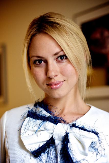 Frau aus Moldawien: hübsche Moldawierin mit blonden Haaren