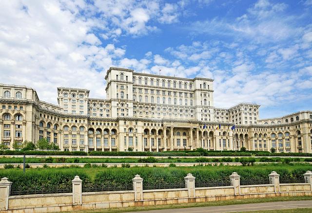 Gigantischer Palast des Volkes in Bukarest