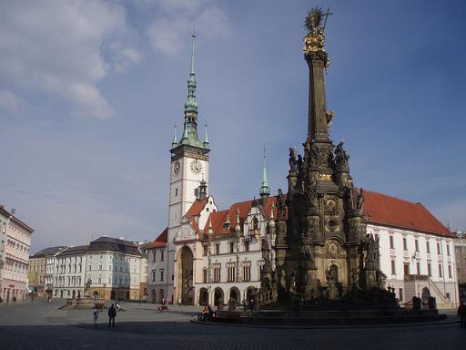 Rathaus und Dreifaltigkeitssäule in Olmütz (Olomouc)